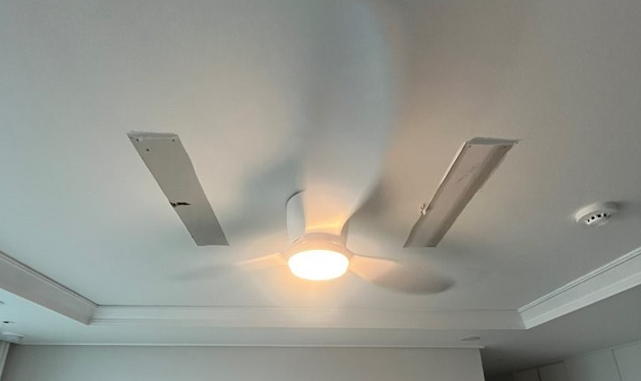 거실 등 박스 제거 후 실링팬 설치 완료된 모습